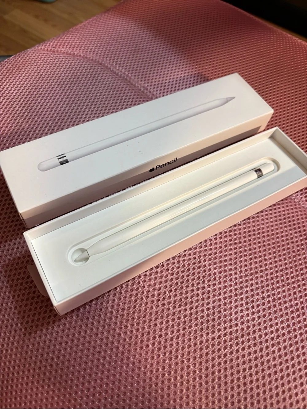 Apple stylus white